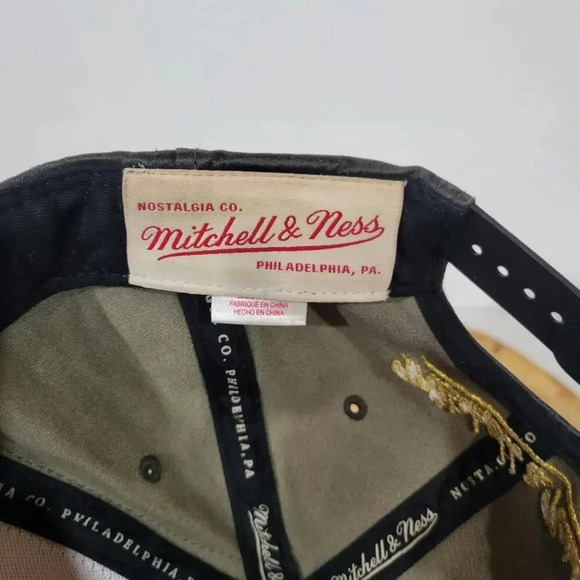 Chicago Bulls Gold Black Zipper Applique Snapback Hat - Picture 5 of 9